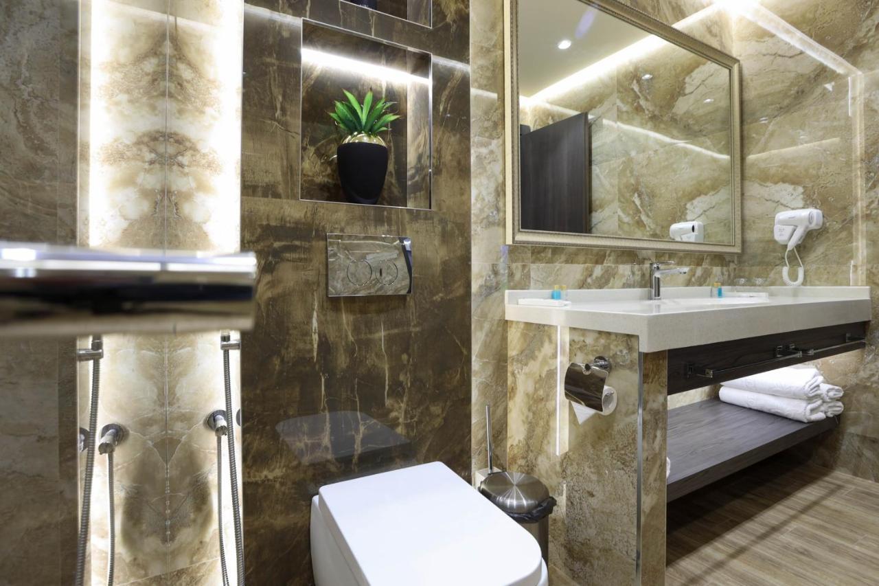 Bourbon Boutique Hotel *
